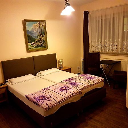 Pension Balkan Eisenhüttenstadt Buitenkant foto