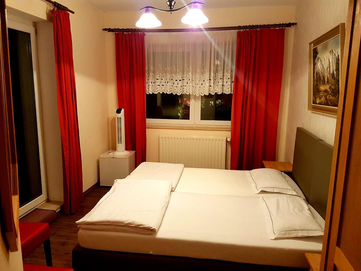 Pension Balkan Eisenhüttenstadt Buitenkant foto