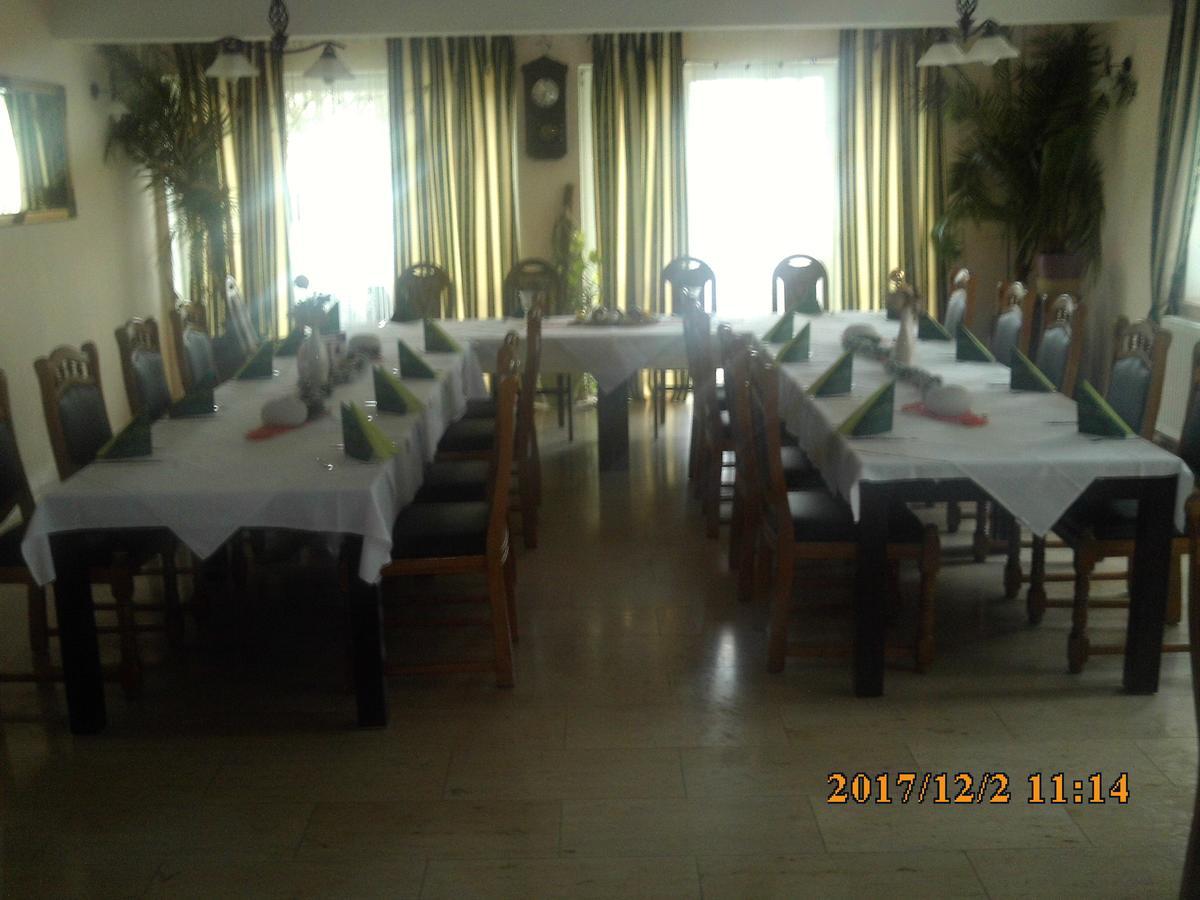 Pension Balkan Eisenhüttenstadt Buitenkant foto